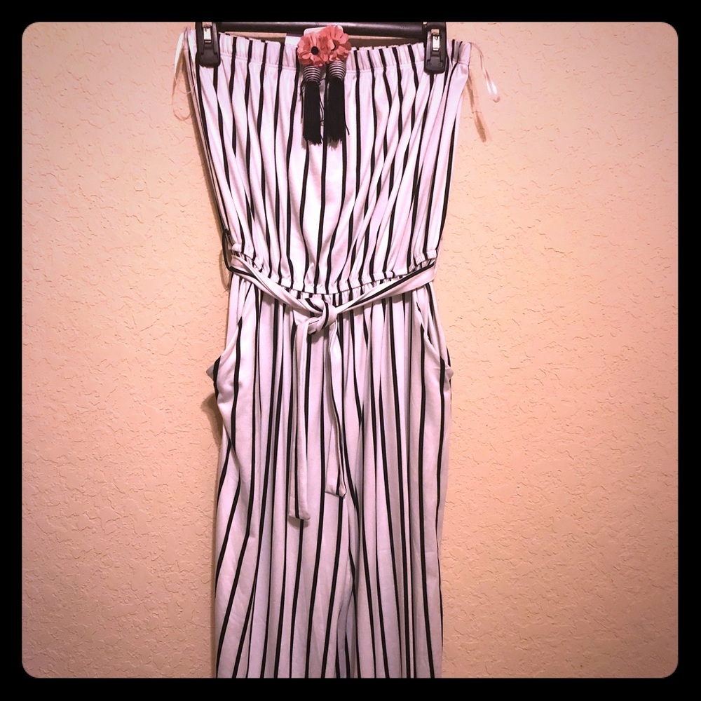 Super cute strapless romper Black & White striped